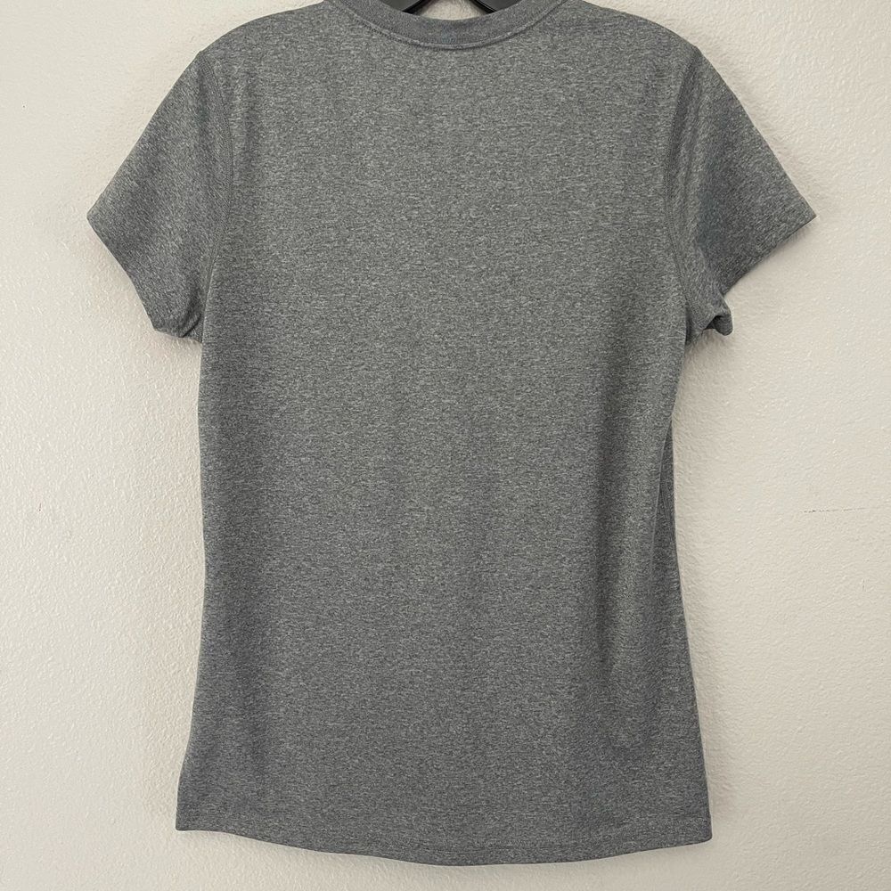 Nike Dri-Fit Top Size Medium - Picture 3 of 5